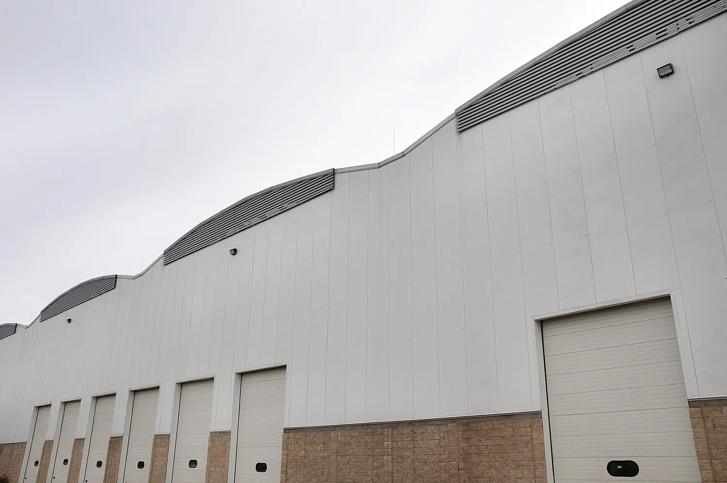 Fachada industrial de panel sándwich para muro